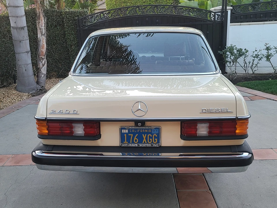 1979 Mercedes-Benz W123 Sedan - Image 10 of 31