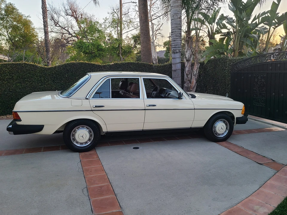 1979 Mercedes-Benz W123 Sedan - Image 13 of 31