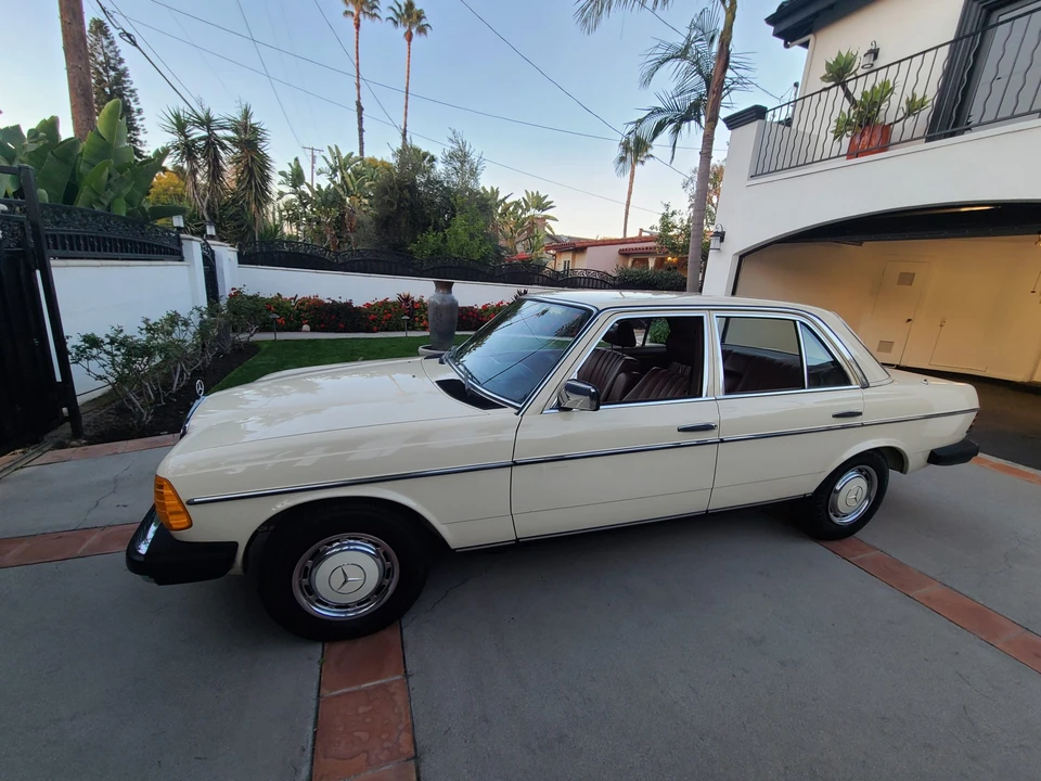 1979 Mercedes-Benz W123 Sedan - Image 4 of 31