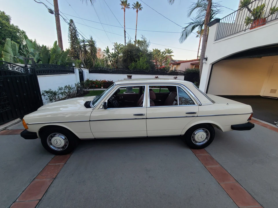 1979 Mercedes-Benz W123 Sedan - Image 5 of 31
