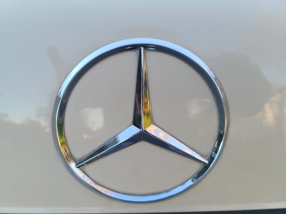 1979 Mercedes-Benz W123 Sedan - Image 25 of 31