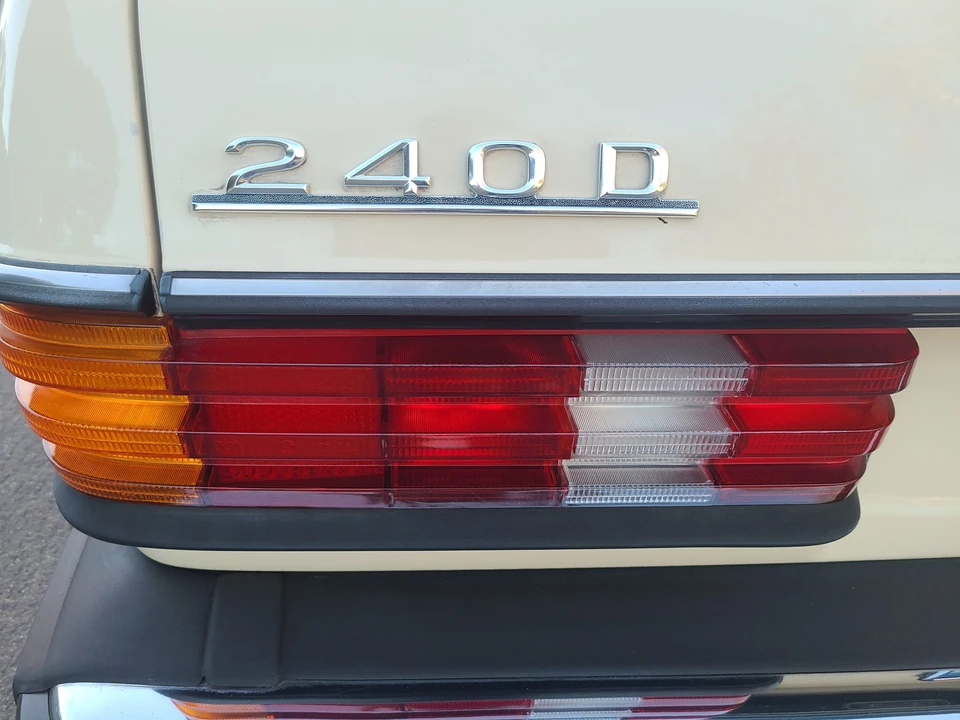 1979 Mercedes-Benz W123 Sedan - Image 24 of 31