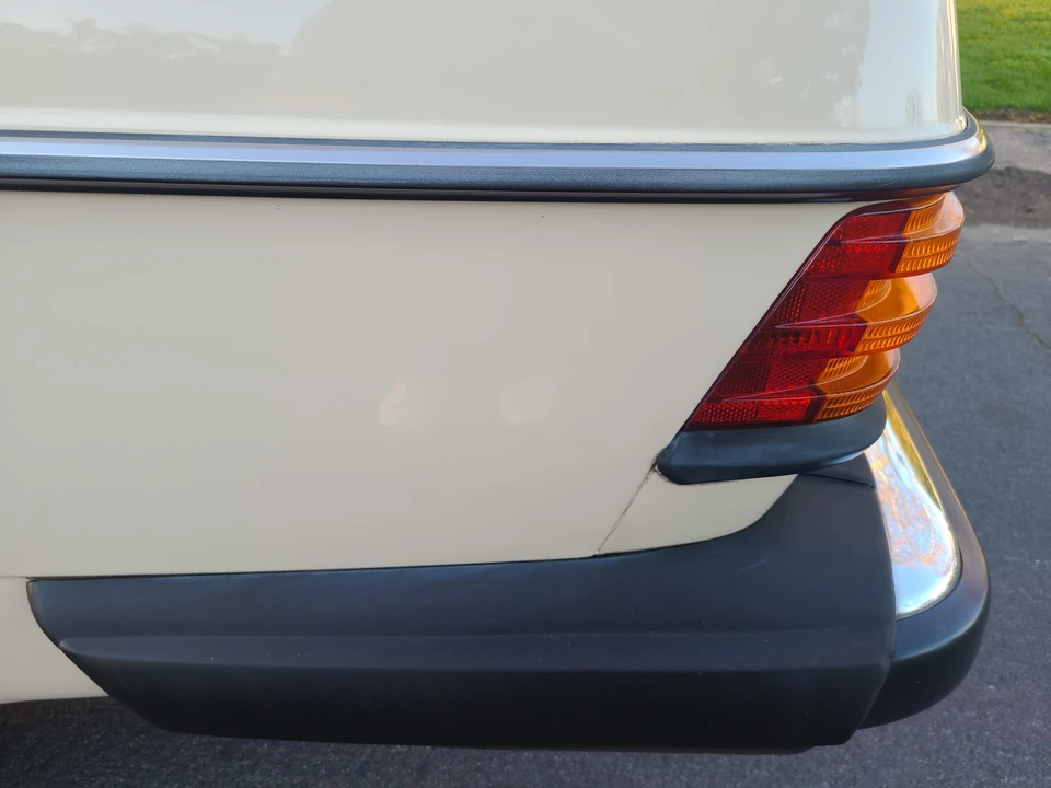 1979 Mercedes-Benz W123 Sedan - Image 23 of 31