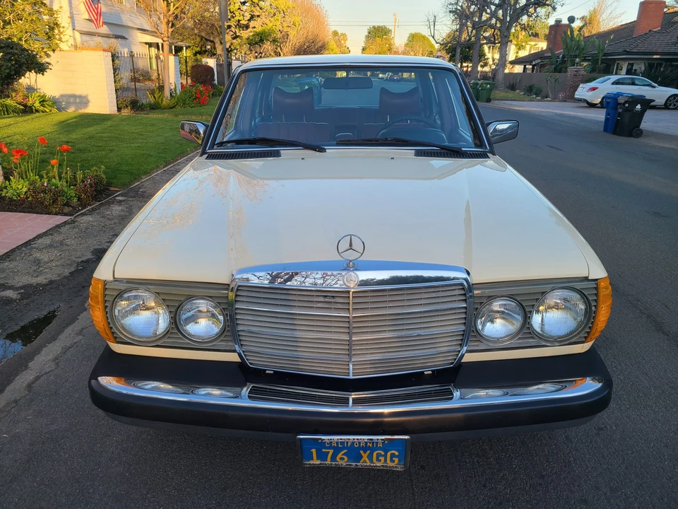 1979 Mercedes-Benz W123 Sedan - Image 18 of 31