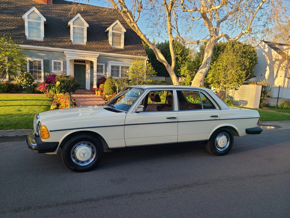 1979 Mercedes-Benz W123 Sedan - Image 3 of 31