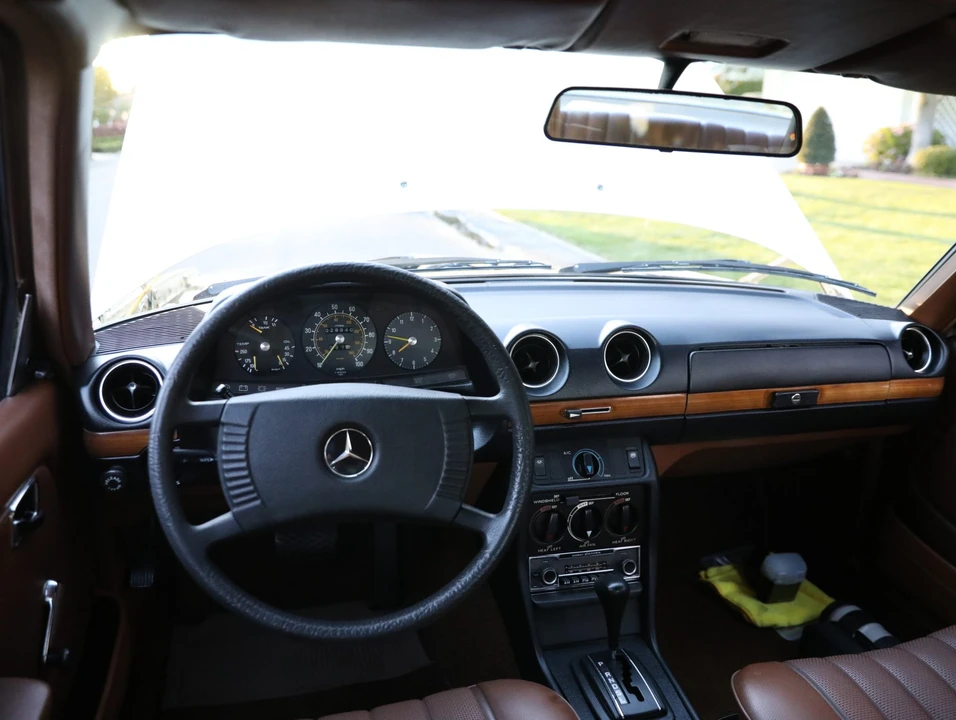 1979 Mercedes-Benz W123 Sedan - Image 31 of 31