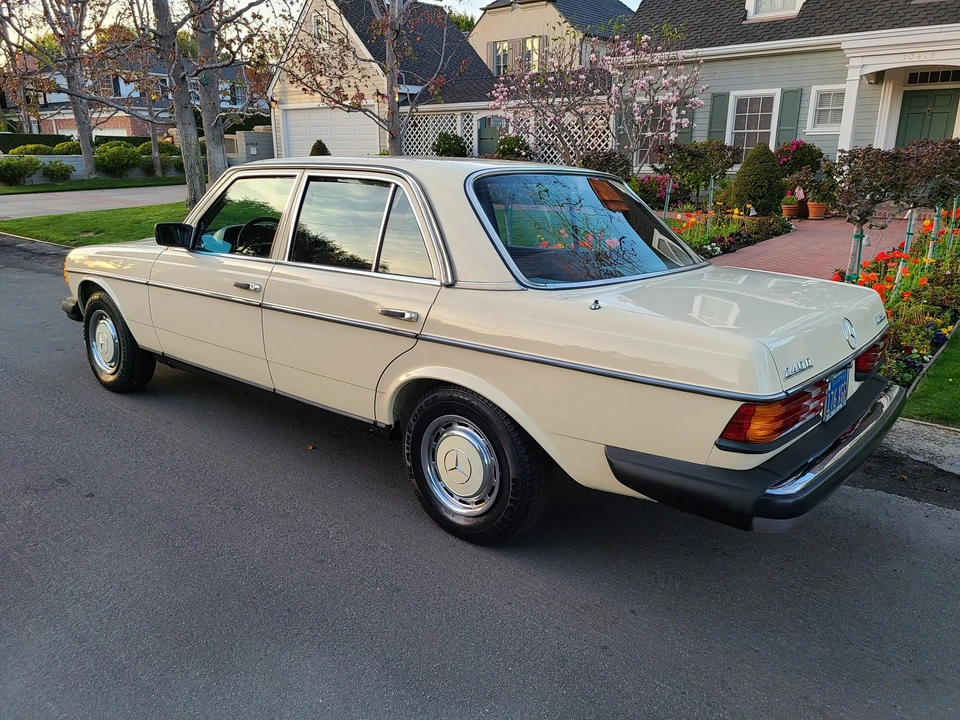 1979 Mercedes-Benz W123 Sedan - Image 6 of 31