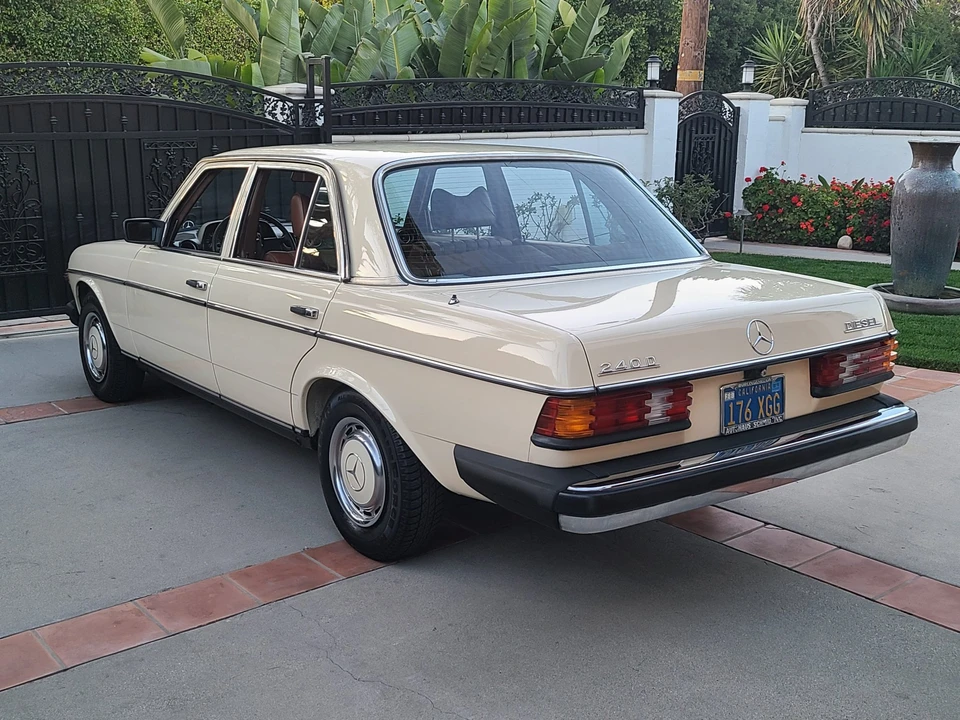 1979 Mercedes-Benz W123 Sedan - Image 8 of 31