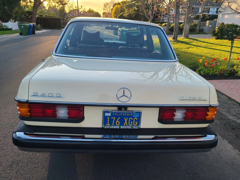 1979 Mercedes-Benz W123 Sedan - Image 9 of 31