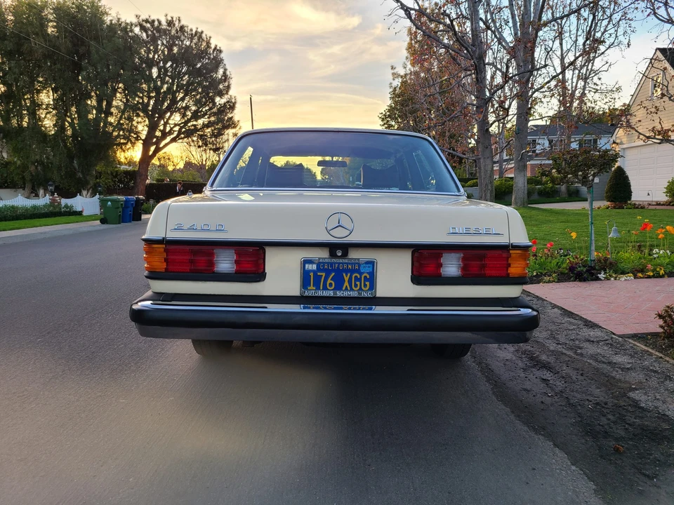 1979 Mercedes-Benz W123 Sedan - Image 11 of 31