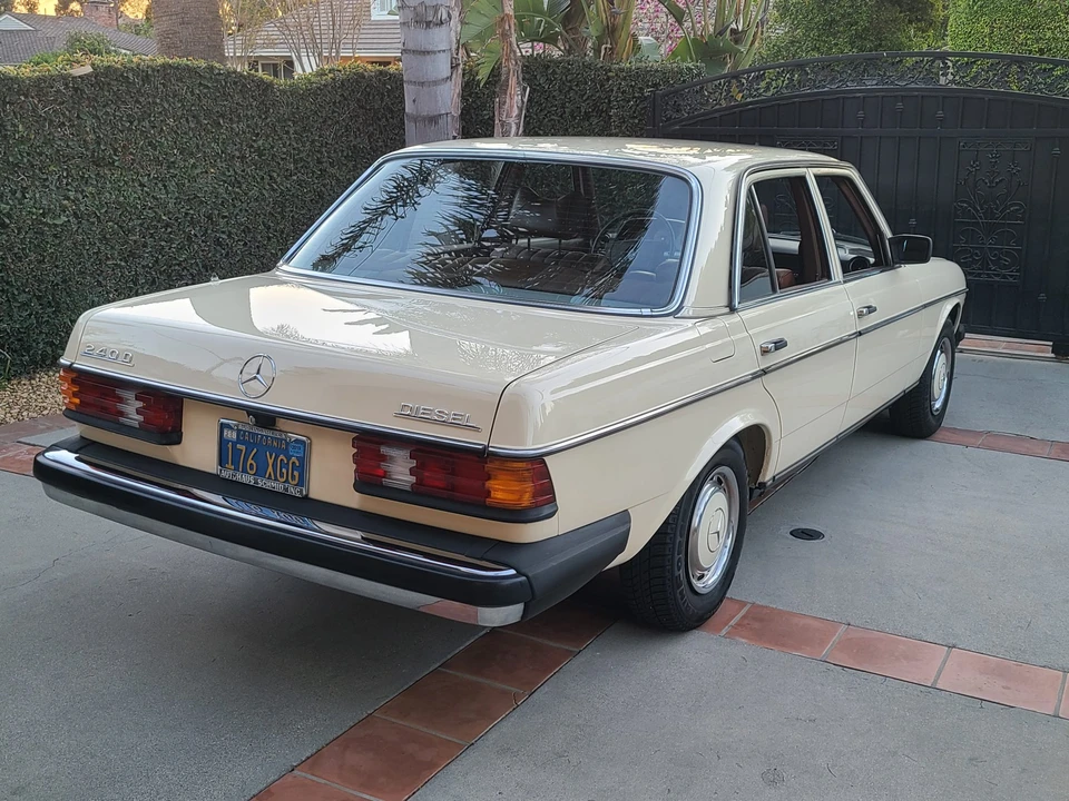 1979 Mercedes-Benz W123 Sedan - Image 12 of 31