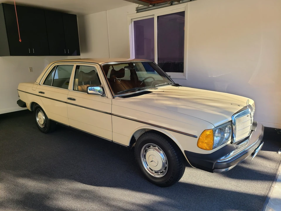 1979 Mercedes-Benz W123 Sedan - Image 16 of 31