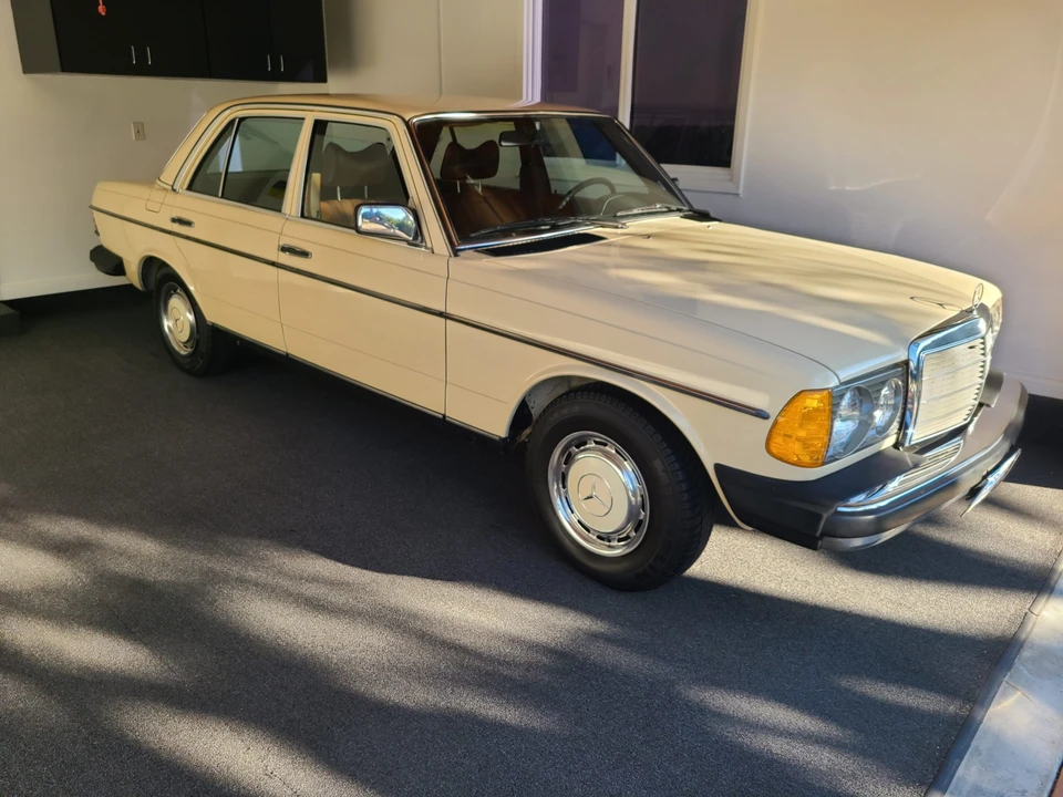 1979 Mercedes-Benz W123 Sedan - Image 17 of 31
