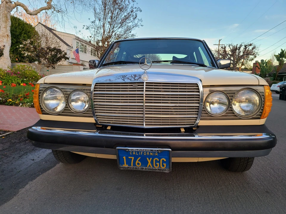 1979 Mercedes-Benz W123 Sedan - Image 19 of 31