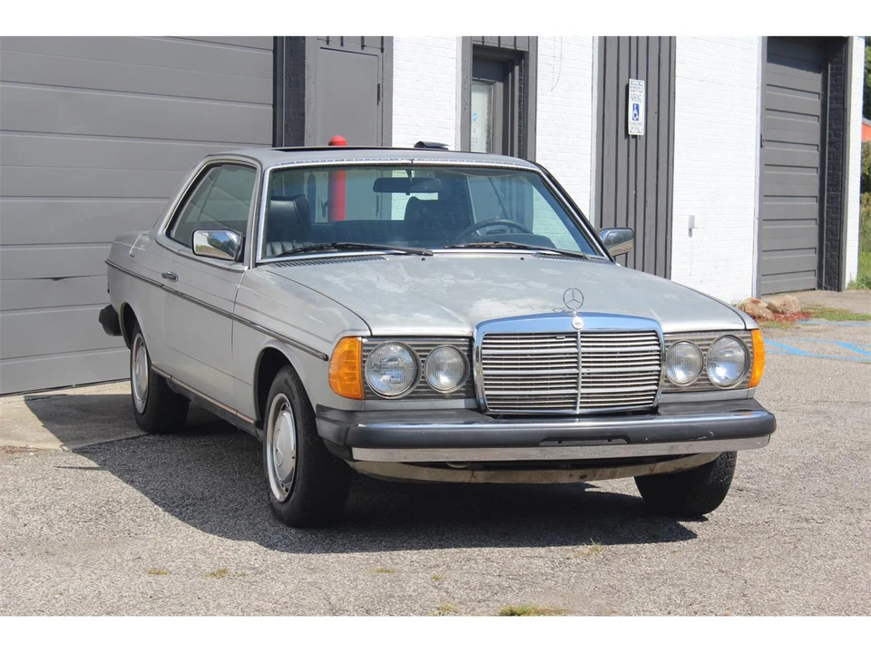 1979 Mercedes-Benz W123 Coupe (C123) - Image 2 of 31