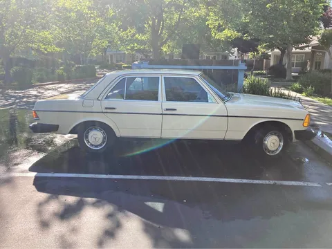 1979 Mercedes-Benz 300 D Sedan 4D