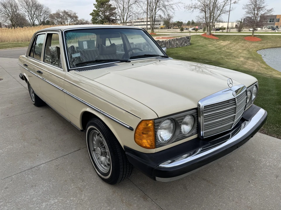 1979 Mercedes-Benz W123 Sedan - Image 7 of 31
