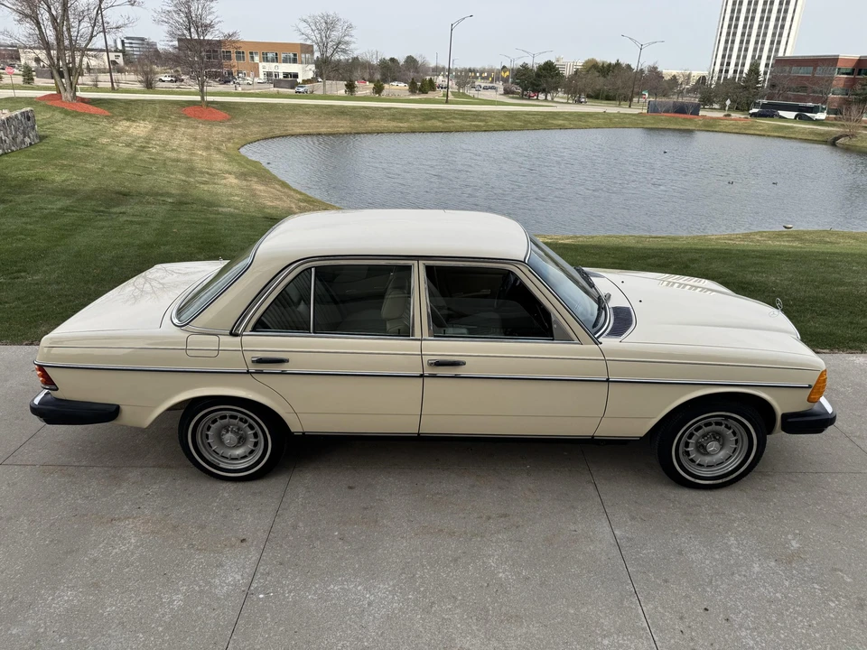 1979 Mercedes-Benz W123 Sedan - Image 9 of 31