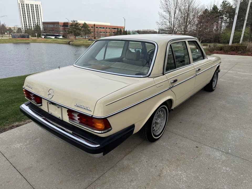 1979 Mercedes-Benz W123 Sedan - Image 11 of 31
