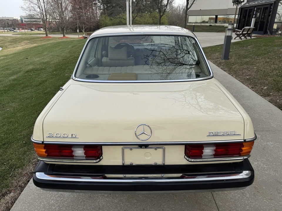 1979 Mercedes-Benz W123 Sedan - Image 12 of 31
