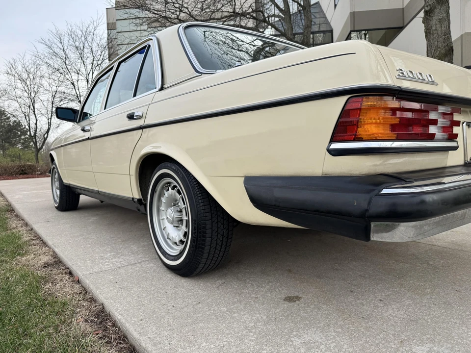 1979 Mercedes-Benz W123 Sedan - Image 19 of 31