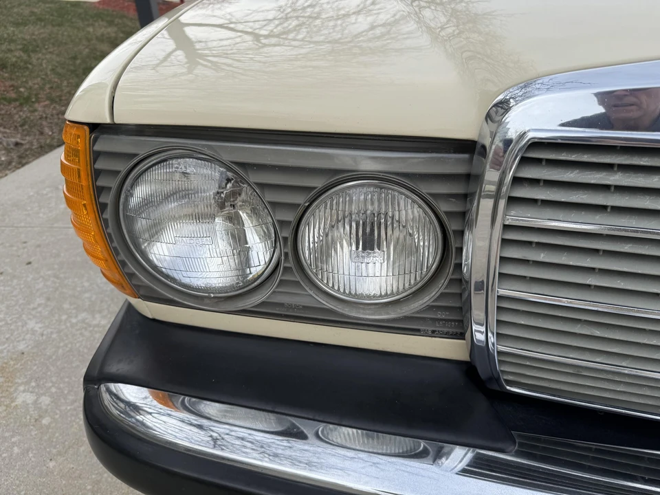 1979 Mercedes-Benz W123 Sedan - Image 17 of 31