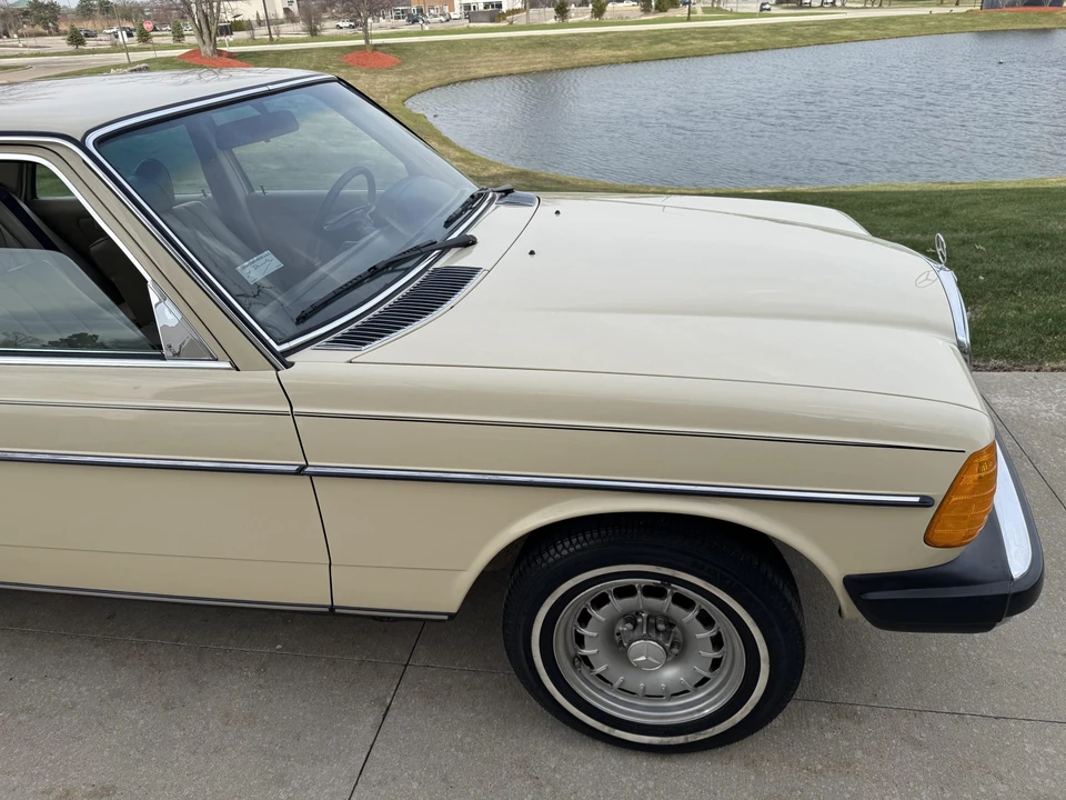 1979 Mercedes-Benz W123 Sedan - Image 26 of 31