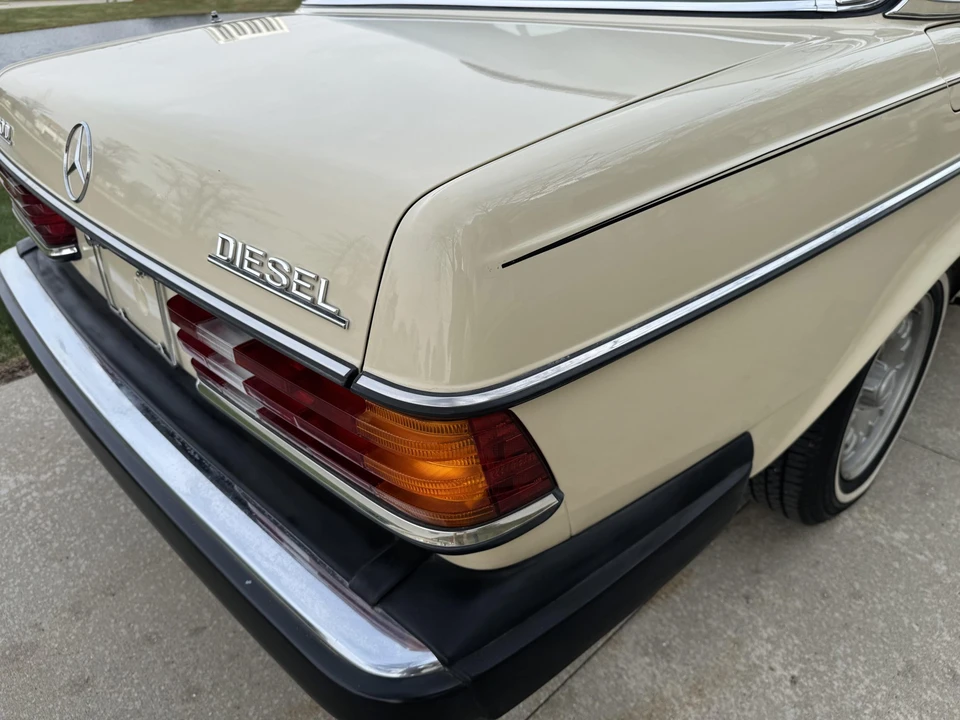1979 Mercedes-Benz W123 Sedan - Image 21 of 31
