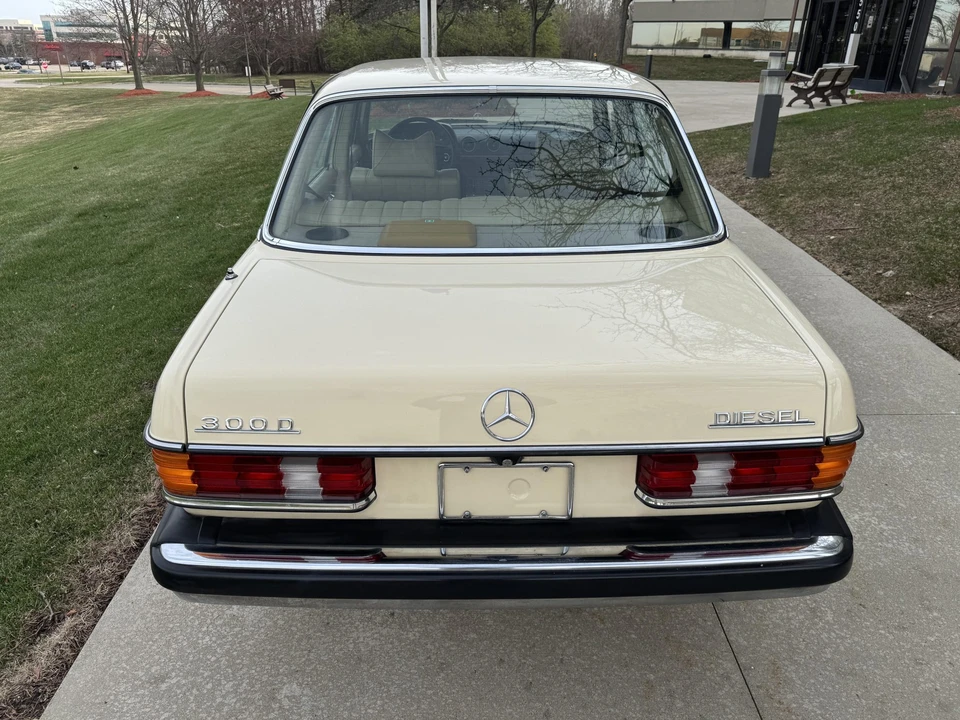 1979 Mercedes-Benz W123 Sedan - Image 13 of 31