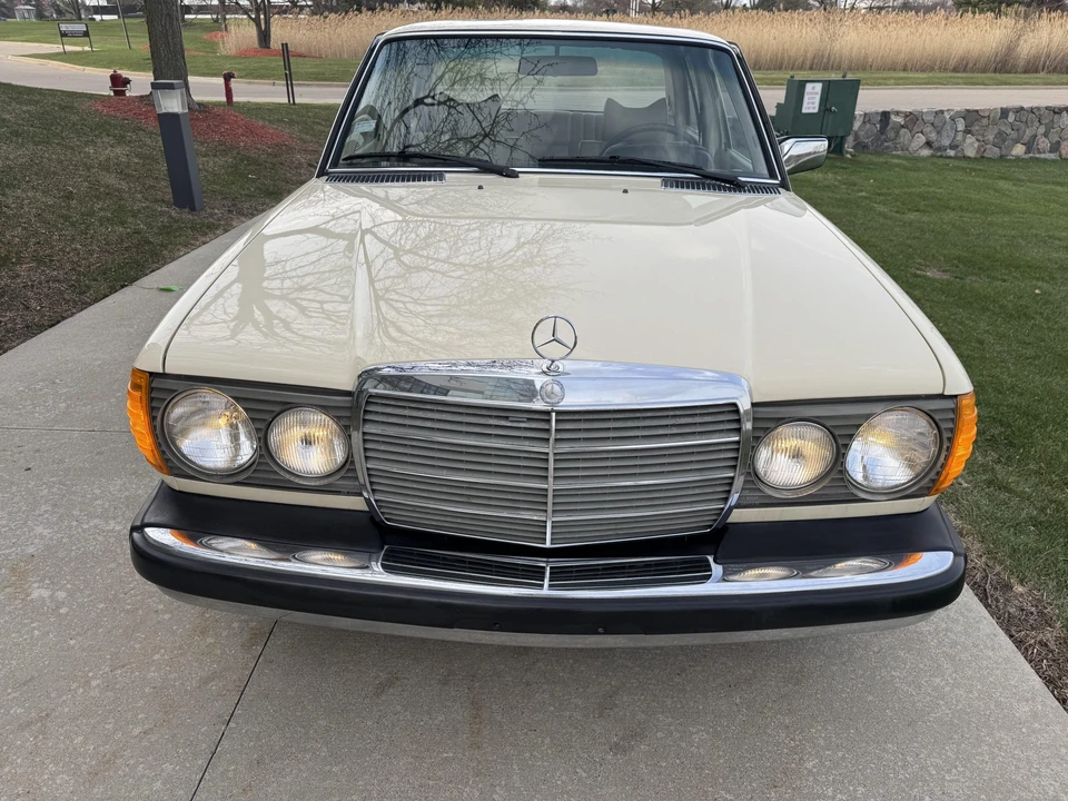 1979 Mercedes-Benz W123 Sedan - Image 6 of 31