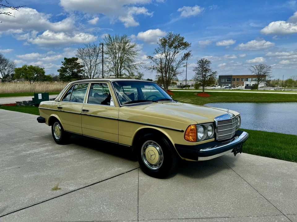 1979 Mercedes-Benz W123 Sedan - Image 4 of 31