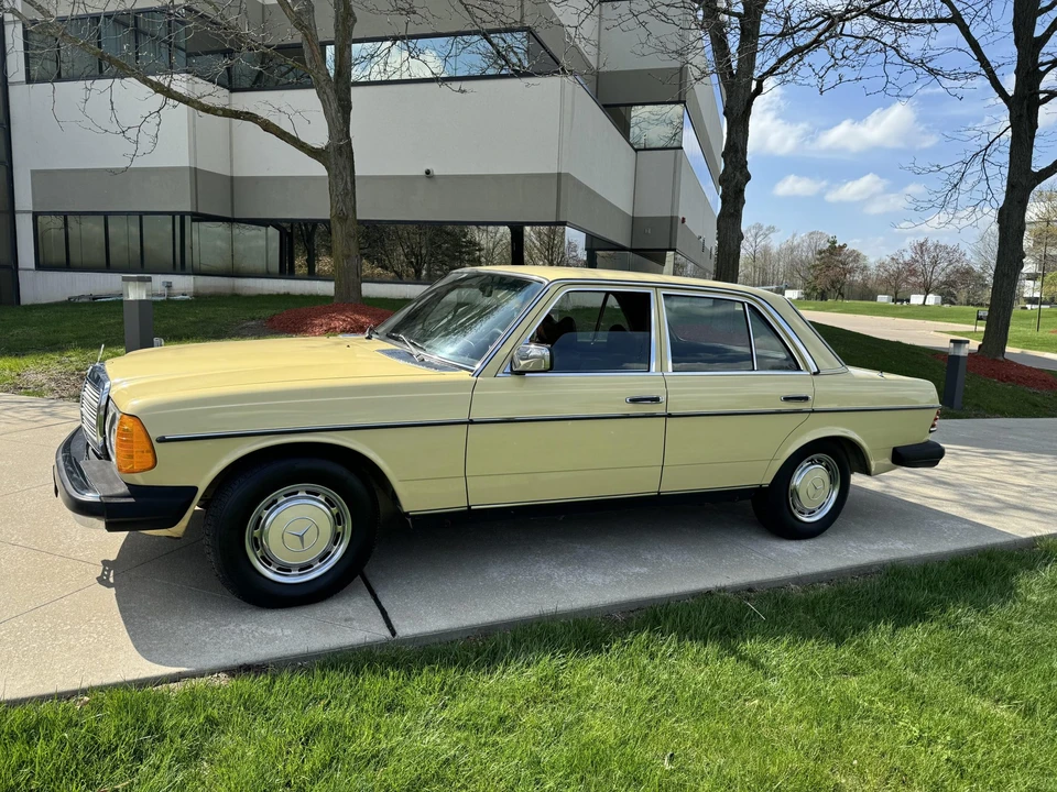 1979 Mercedes-Benz W123 Sedan - Image 9 of 31