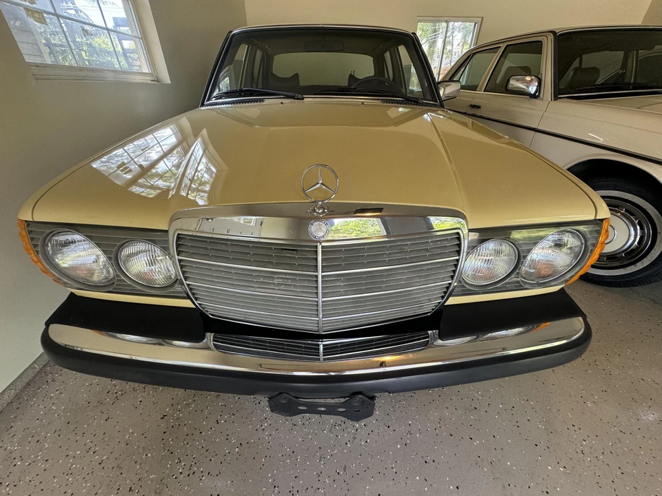 1979 Mercedes-Benz W123 Sedan - Image 11 of 31