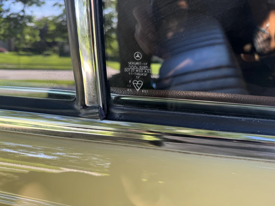 1979 Mercedes-Benz W123 Sedan - Image 24 of 31