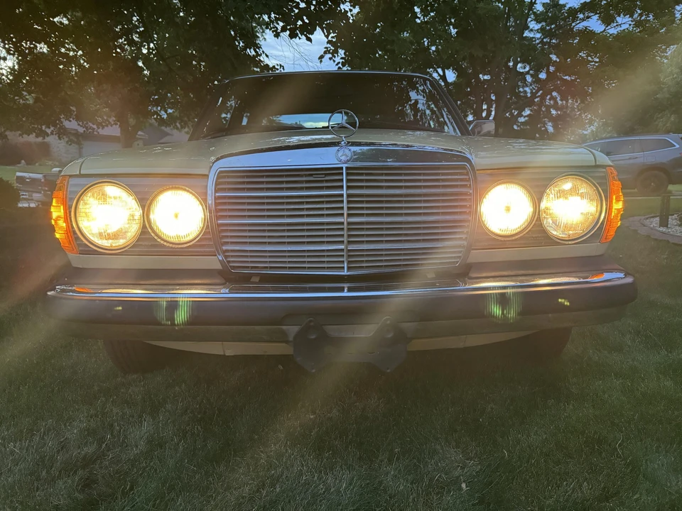 1979 Mercedes-Benz W123 Sedan - Image 22 of 31