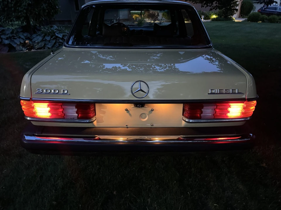 1979 Mercedes-Benz W123 Sedan - Image 23 of 31