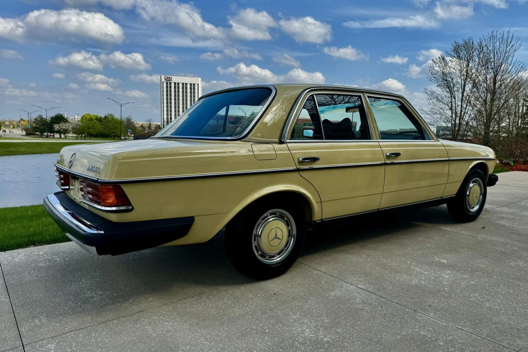 1979 Mercedes-Benz W123 Sedan - Image 5 of 31