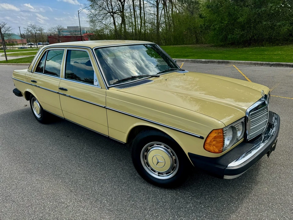 1979 Mercedes-Benz W123 Sedan - Image 3 of 31