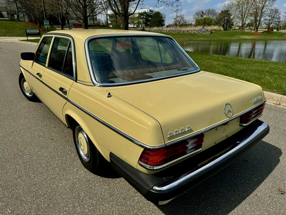 1979 Mercedes-Benz W123 Sedan - Image 7 of 31