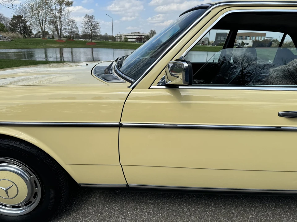 1979 Mercedes-Benz W123 Sedan - Image 13 of 31
