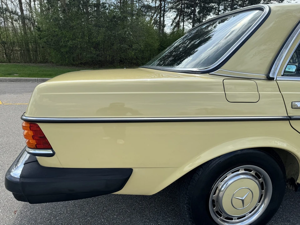 1979 Mercedes-Benz W123 Sedan - Image 16 of 31