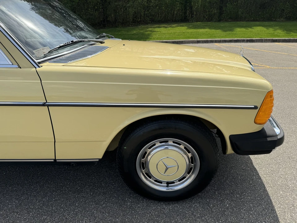 1979 Mercedes-Benz W123 Sedan - Image 19 of 31