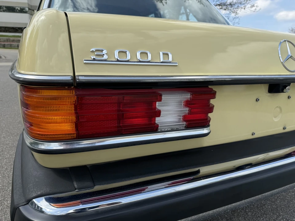 1979 Mercedes-Benz W123 Sedan - Image 21 of 31
