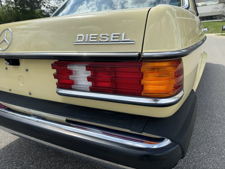 1979 Mercedes-Benz W123 Sedan - Image 20 of 31