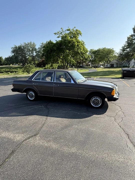 1979 Mercedes-Benz W123 Sedan - Image 8 of 31