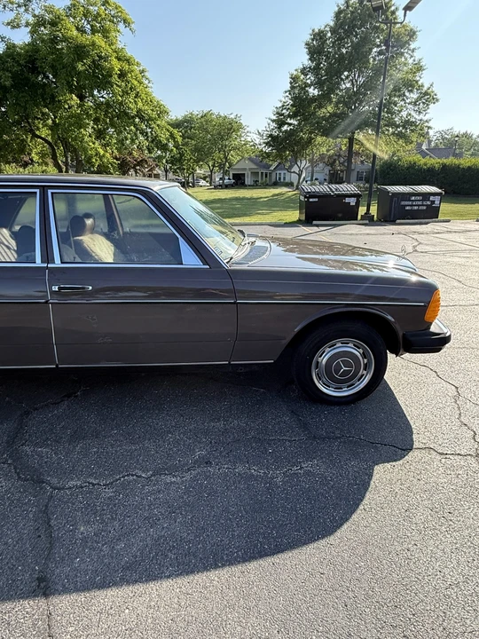 1979 Mercedes-Benz W123 Sedan - Image 27 of 31