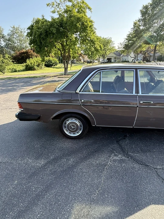 1979 Mercedes-Benz W123 Sedan - Image 26 of 31