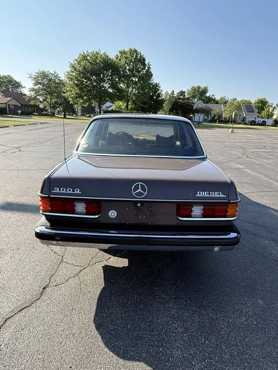 1979 Mercedes-Benz W123 Sedan - Image 10 of 31