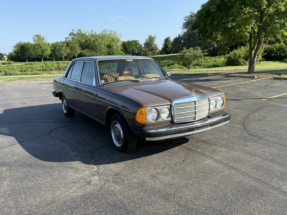 1979 Mercedes-Benz W123 Sedan - Image 6 of 31