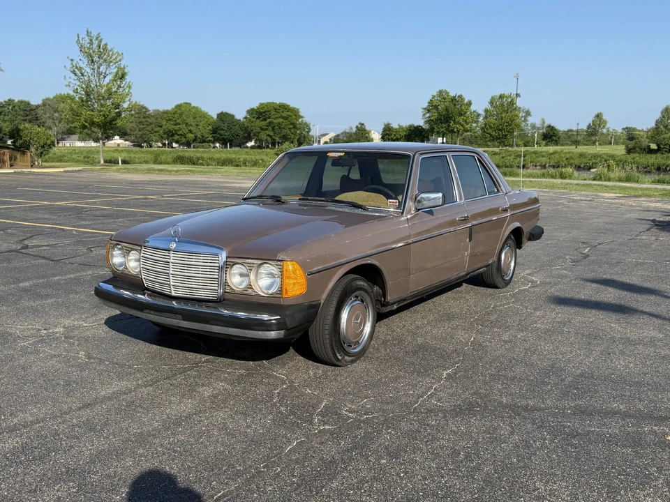 1979 Mercedes-Benz W123 Sedan - Image 12 of 31